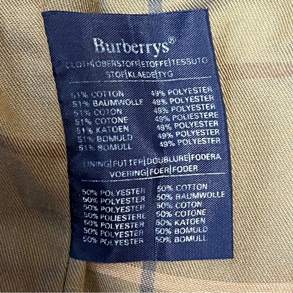 Burberry trench coat. - Picture 13 of 16